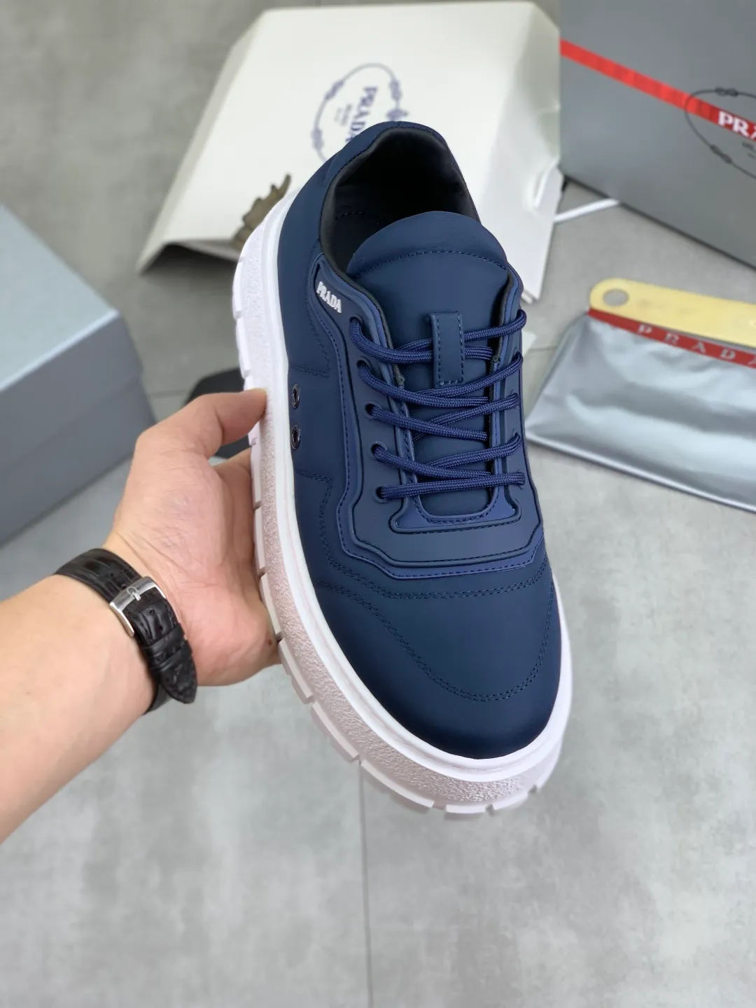 Men's men's shoes 💰P580💰 [New style] popular models are on the official website, 🆘 Trendy brand (Prada) mainly promotes popular models, avant-garde and versatile fashionable men's shoes private version mold opening, cowhide surface splicing 1:1.. Fashionable and simple, original imported cowhide lining cowhide feet; the atmosphere and personality are more fashionable, eye-catching and pursuing class. It will subvert the old idea and be a must-have for fashionistas with you! Must keep it for yourself! Tall and comfortable, large and low, high-end quality workmanship. Number of yards: 38-45 4️⃣optional.